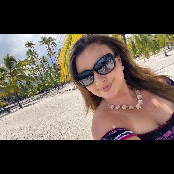 Meet your Posher, Monique - Picture 1 of 1